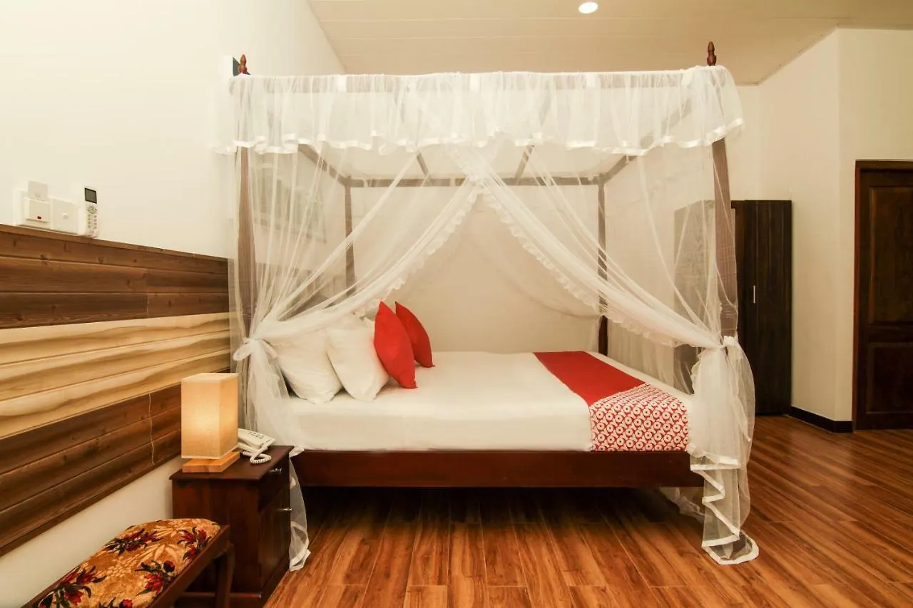 Clove Transit Hotel Kotugoda 3*,  Sri Lanka
